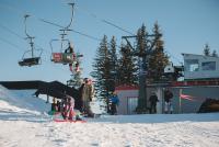 Imagine atasata: sss-sarbatori-pe-zapada-arena-platos-paltinis-sibiu-partie-revelion-ski-si-snowboard-telescaun-teleski.jpg